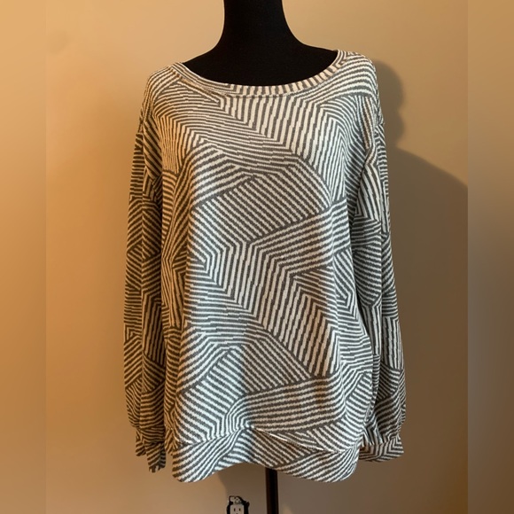 Ellen Tracy Sweaters - Ellen Tracy grey and white sweater XXL